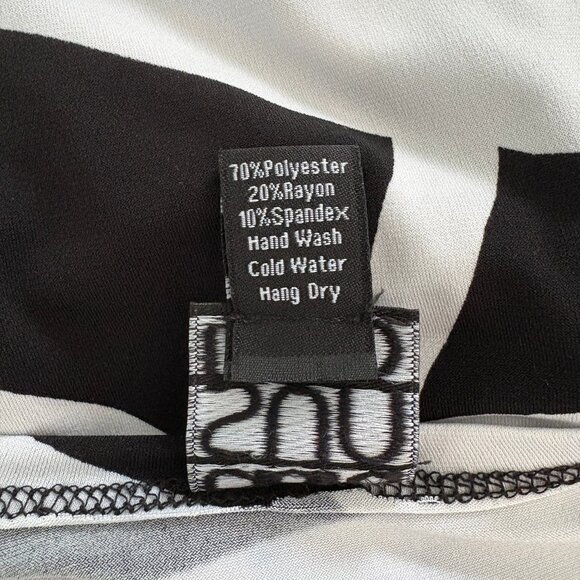 CLARA SUN WOO Geometric 3/4 Sleeve Crossover Tie Top - Picture 4 of 4